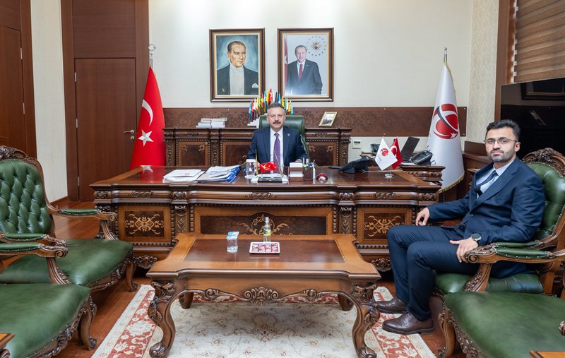 Vakıflar Bölge Müdür Vekili Muhammet Enes Çınar, Valimiz Sayın Hüseyin Aksoy'u ziyaret etti.