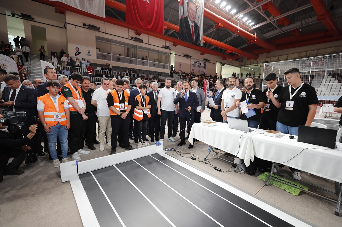Valiliğimizin Koordinesinde Yürütülen Hataybot Robot Yarışması Büyük Bir Coşkuyla Başladı.
