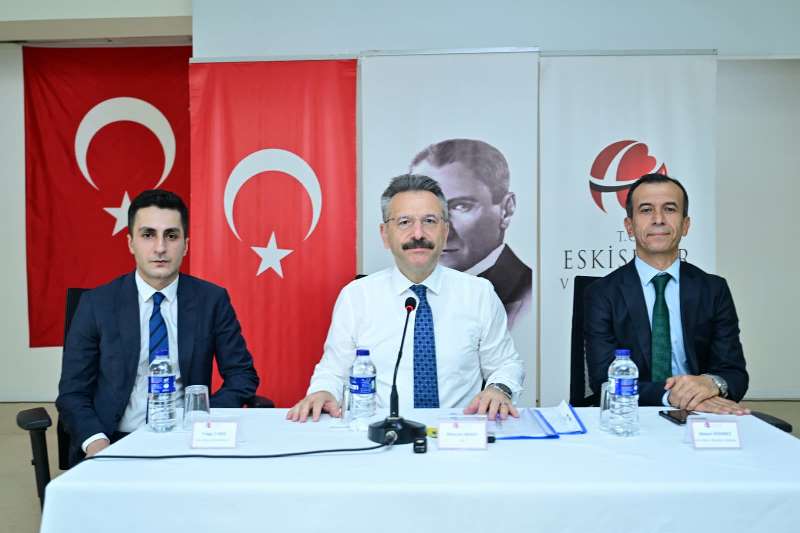 Valimiz Sayın Hüseyin Aksoy, her ay bir ilçemizde düzenlediği Muhtarlar Toplantısını Sarıcakaya ilçesinin mahalle muhtarları ile gerçekleştirdi.