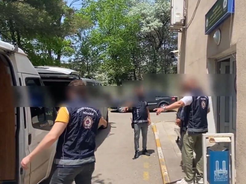 Erzurum'da Göçmen Kaçakçılığına Yönelik Operasyonda 8 Şüpheli Yakalandı