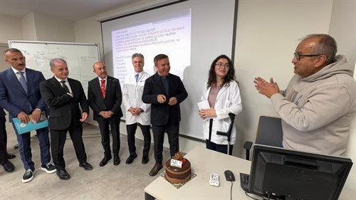 Sayın Valimiz, Nida Nur Nergiz’i ziyaret ederek doğum gününü tebrik etti