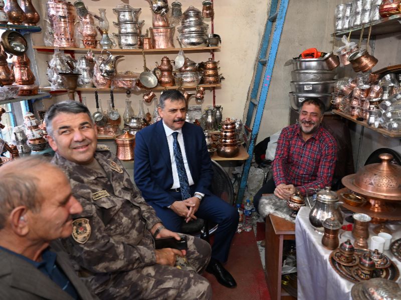 Vali Çiftçi Bakırcılar ve Kalaycılar Çarşısı’nı Ziyaret Etti