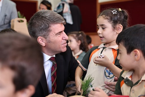 Valimiz Önder BAKAN, Fatih İlkokulunda Gerçekleştirilen 2025-2026 Eğitim-Öğretim Yılı İlköğretim Haftası Programına Katıldı