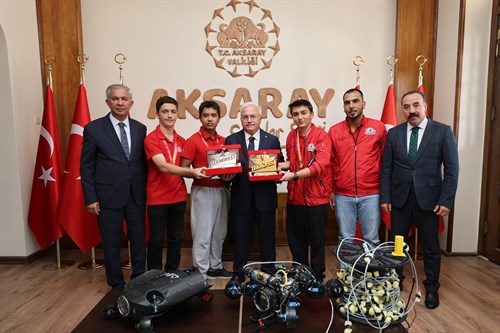 Vali Kumbuzoğlu Teknofest Şampiyonlarını Kabul Etti “Sizlerle Gurur Duyuyoruz”