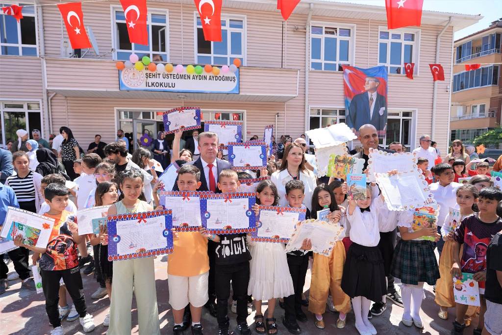 Vali Arslan, Öğrencilerimizin Karne Sevinçlerine Ortak Oldu