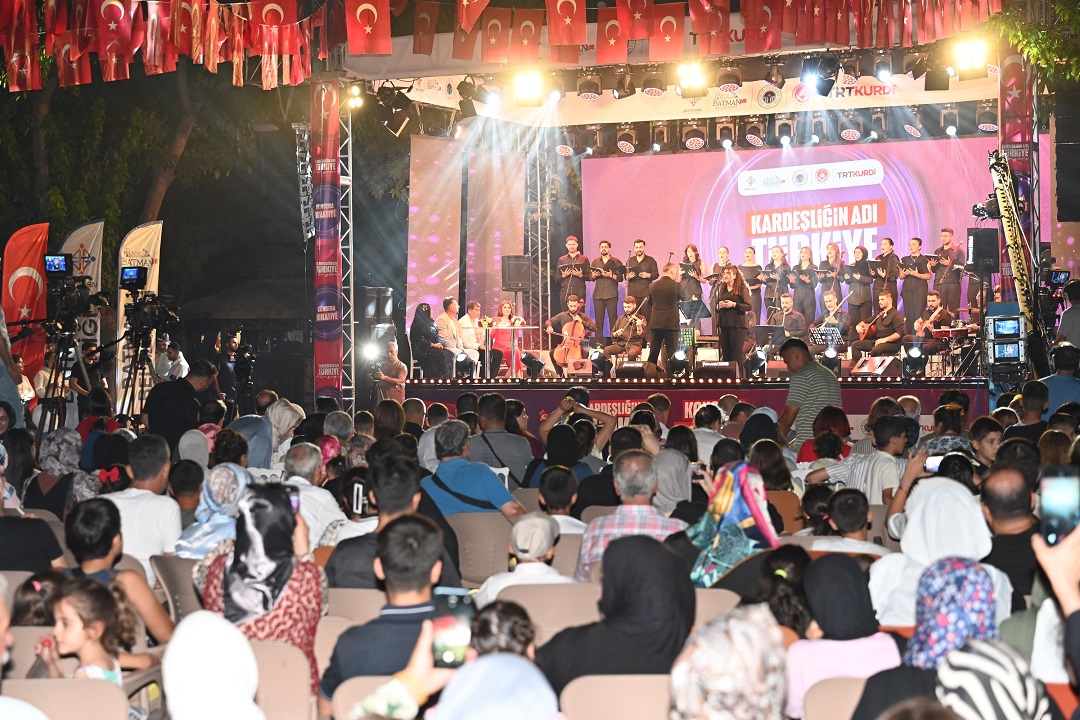 Batmanlılardan “Kardeşliğin Adı Türkiye” Konserine Yoğun İlgi