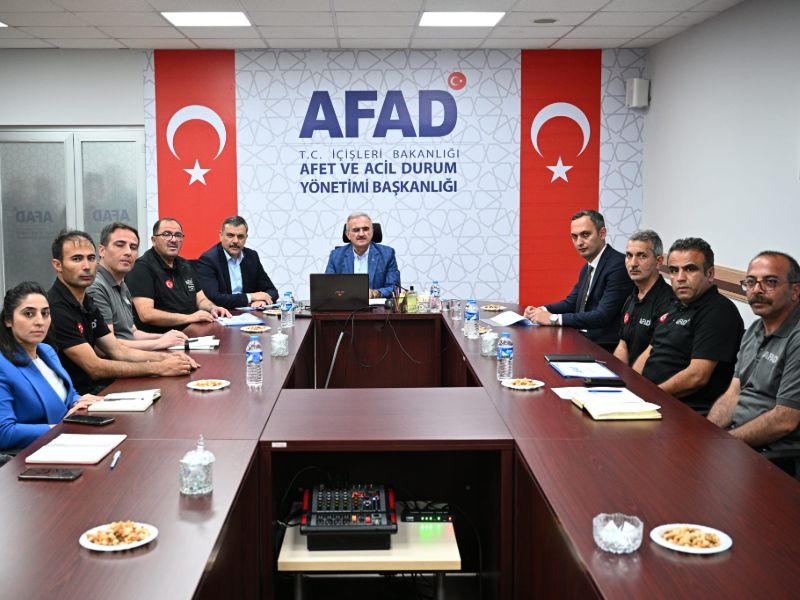 İçişleri Bakan Yardımcısı Münir Karaloğlu’ndan AFAD İl Müdürlüğüne Ziyaret