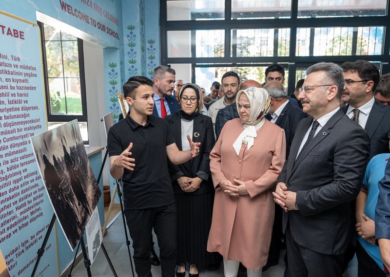 Eskişehir Anadolu İmam Hatip Lisesi'nin açılışını gerçekleştiren Valimiz Sayın Hüseyin Aksoy, okulu gezerek incelemelerde bulundu.