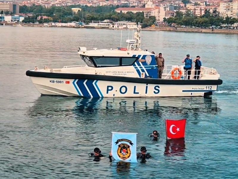 Tekirdağ İl Emniyet Müdürlüğüne Bağlı Deniz Polisi Botu ve Sahil Güvenlik Komutanlığı’na Bağlı Botlar Tarafından Denizde Gösteri Düzenlendi