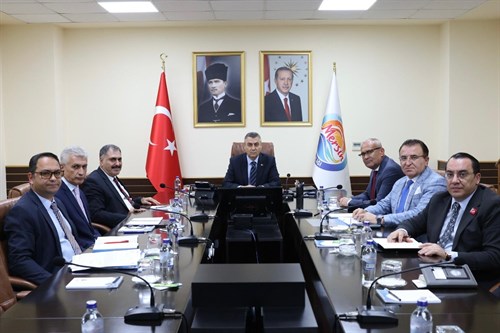 VALİMİZ SAYIN ATİLLA TOROS'UN BAŞKANLIĞINDA, VALİ YARDIMCILARI İLE DEĞERLENDİRME VE KOORDİNASYON TOPLANTISI GERÇEKLEŞTİRİLDİ