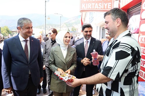 Aile ve Sosyal Hizmetler Bakanımız Sayın Mahinur Özdemir Göktaş, Esnaf ve Vatandaşlarımızla Buluştu.