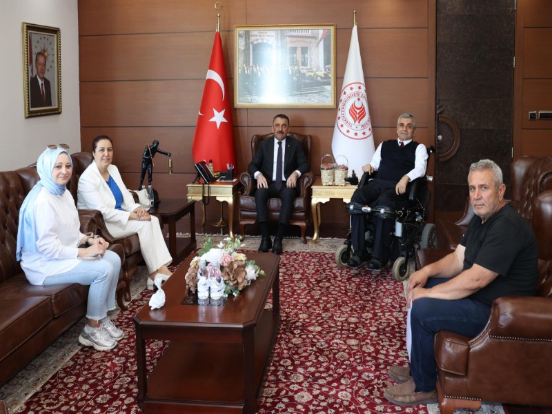 Vali Osman Hacıbektaşoğlu, Kdz. Ereğli Fiziksel Engelliler Derneği Heyetini Kabul Etti
