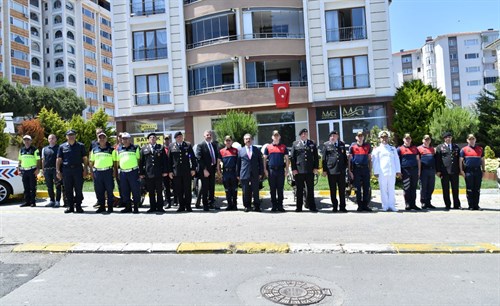 Vali Vekili Güler Uygulama Noktasında Görev Yapan Personelle Bayramlaştı