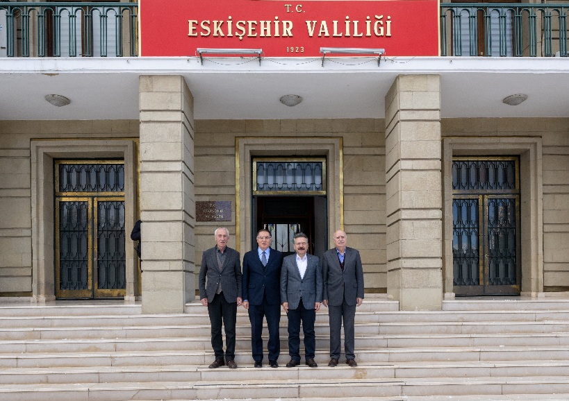 Önceki dönem Kamu Başdenetçisi, Av. Şeref Malkoç ve beraberindekiler Valimiz Sayın Hüseyin Aksoy'u ziyaret etti.