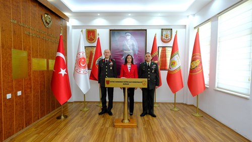 VALİ TÜLAY BAYDAR BİLGİHAN, BEDELLİ ERLERİN YEMİN TÖRENİNE KATILDI