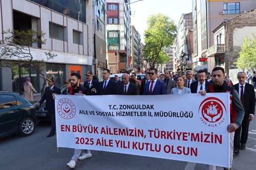 “2025 Aile Yılı” Kapsamında İlimizde Kortej Yürüyüşü Düzenlendi