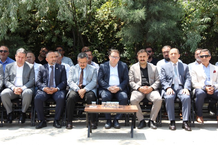Kaymakamımız Dr. İsmail Altan DEMİRAYAK, İlçemiz Mesleki ve Teknik Anadolu Lisesi öğrencilerinin emeği olan ürünlerin sergilediği etkinliğe katıldı.