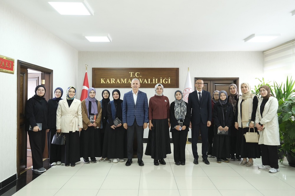15 Temmuz Kız Anadolu İmam Hatip Lisesi Öğrencilerinden Vali ÇİÇEKLİ'ye Ziyaret