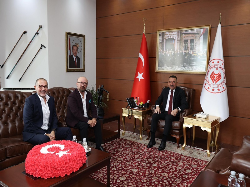 Vali Osman Hacıbektaşoğlu, Suwen Tekstil Yönetim Kurulu Başkanları Ali Bolluk ve Özcan Sümer’i Kabul Etti
