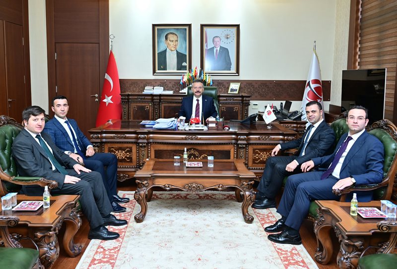 Maliye Bakanlığı Vergi Müfettişleri Barış Berk Gündoğmuş, Süreyya Barış, Rıfat Yaşa ve Hızır Çandik, Valimiz Sayın Hüseyin Aksoy’u ziyaret etti.