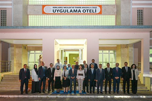 Vali Turan, Cumhurbaşkanlığı Kararnamesi ile atanan Mülki İdare Amirlerimize yeni görev yerlerinde başarılar diledi…