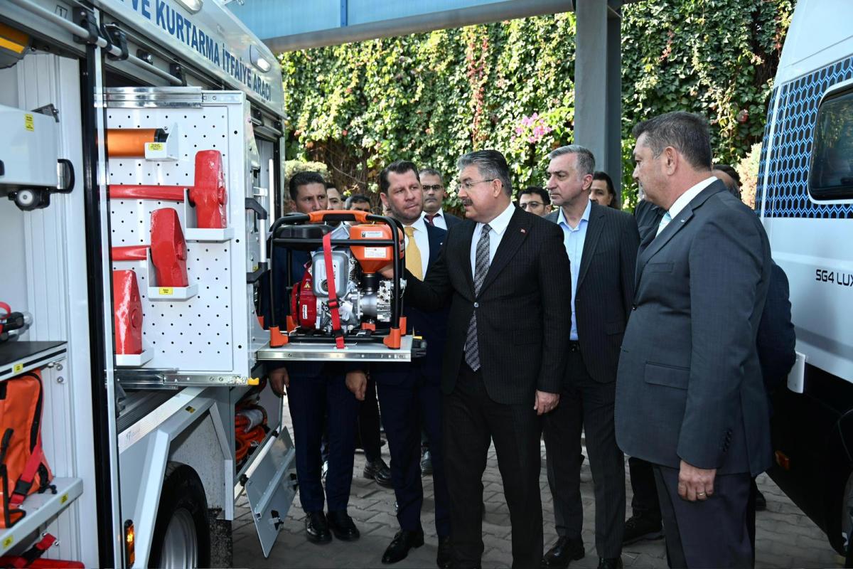 Vali Dr. Erdinç Yılmaz, Organize Sanayi Bölgesi Tarafından Oluşturulan Kurtarma Aracı Filosunu Yerinde İnceledi