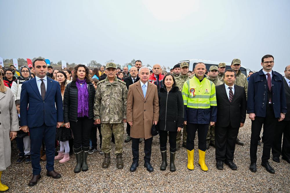 Vali Turan, 11 Kasım Millî Ağaçlandırma Günü’nde fidan dikme etkinliğine katıldı…