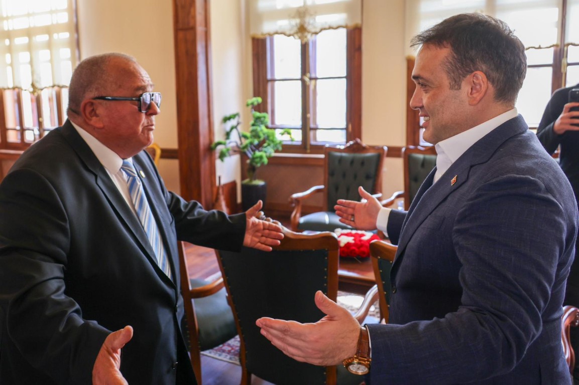 VALİMİZ SAYIN FAİK OKTAY SÖZER MUHTARLARLA BİR ARAYA GELDİ.