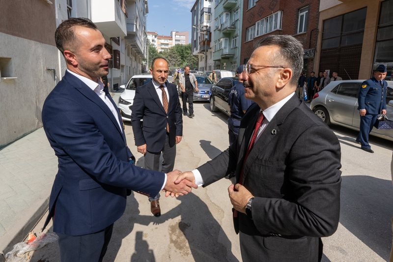Valimiz Sayın Hüseyin Aksoy’dan 15 Temmuz Gazisi Özcan Çetinkaya ve ailesini ziyaret etti.