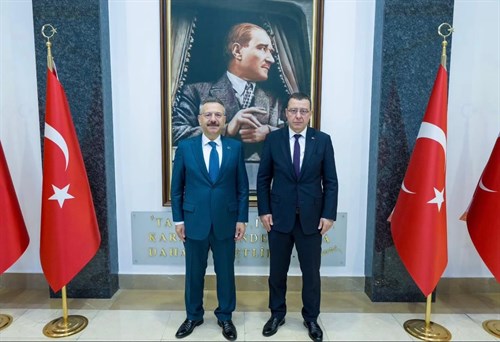 Kamu Hastaneleri Genel Müdürü Dr. Hakan Usta Valimiz Sayın Hüseyin Aksoy'u ziyaret etti.