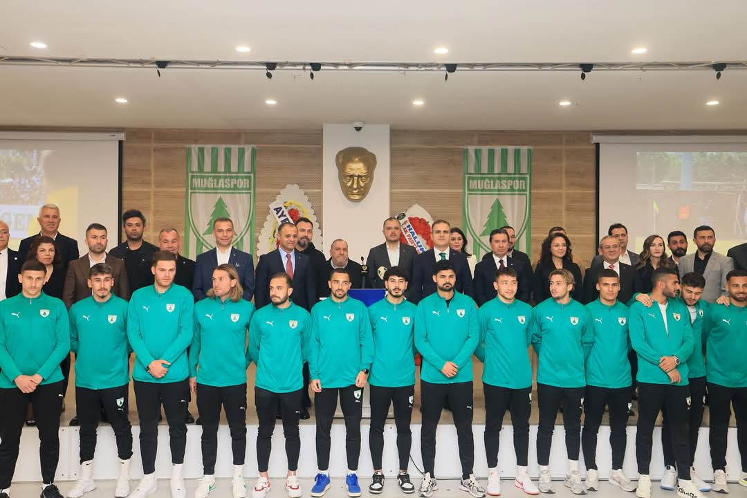 Valimiz Sayın Dr.  İdris Akbıyık Muğlaspor Camiası İle  İftarda Bir Araya Geldi