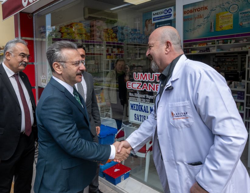 Valimiz Sayın Hüseyin Aksoy, Eczacılar Günü’nde Eskişehirli Eczacıları Ziyaret Etti