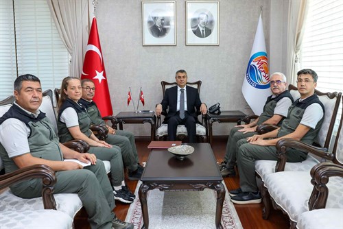 VALİMİZ SAYIN ATİLLA TOROS, MERSİN ORMAN BÖLGE MÜDÜR VEKİLİ MEHMET FULİN VE BERABERİNDEKİ HEYETİ KABUL ETTİ