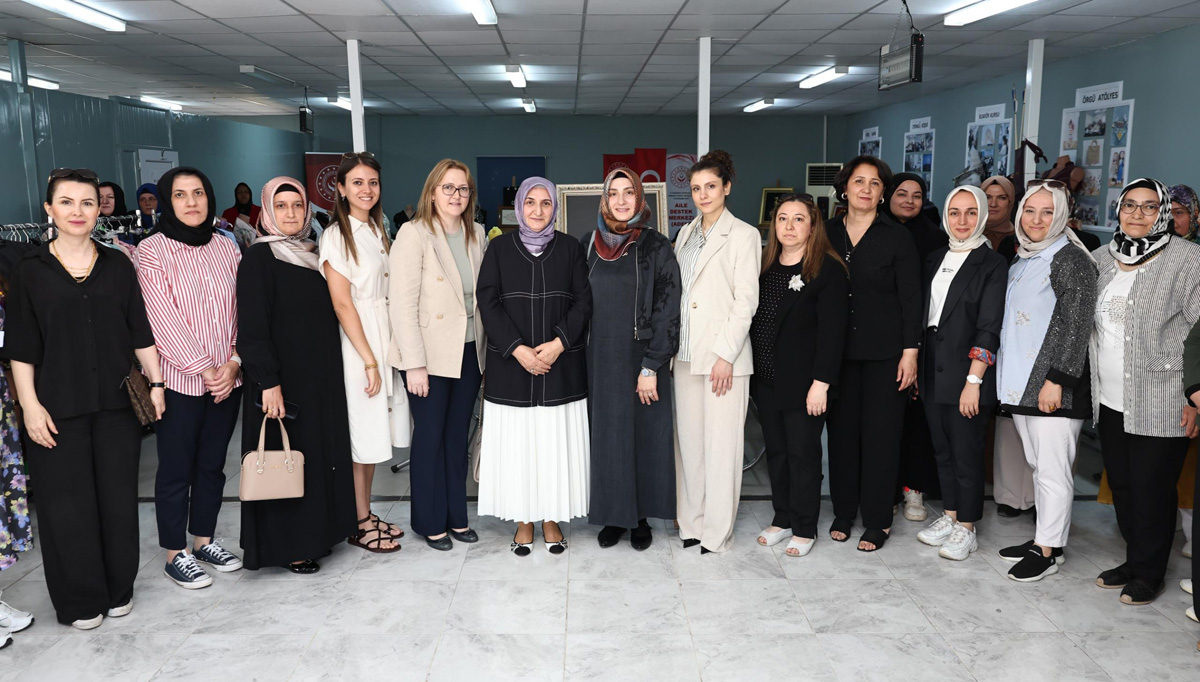 Dr. Selma Ünlüer Hanımefendi, El Sanatları Sergisinin Açılışına Katıldı