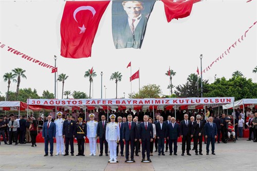 30 AĞUSTOS ZAFER BAYRAMI PROGRAMI ATATÜRK ANITI’NA ÇELENK SUNMA TÖRENİ İLE BAŞLADI
