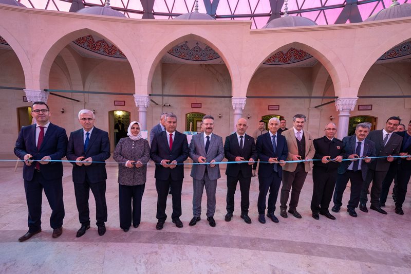 Valimiz Sayın Hüseyin Aksoy Nevruz Bayramı etkinlikleri kapsamında "Osmanlı Arşiv Belgelerinde Nevruz Bayramı" sergisinin açılışını yaptı.