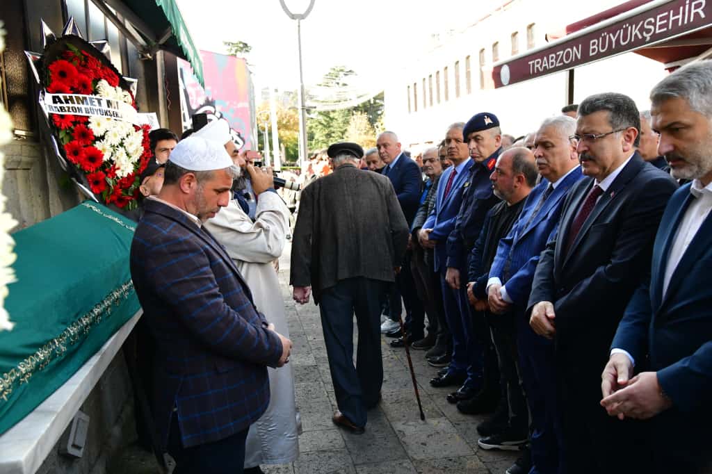 Vali Aziz Yıldırım, Gazeteci Özgür Özdemir’in Babasının Cenaze Namazına Katıldı