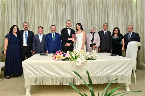 Valimiz Sayın Hüseyin Aksoy,  Hatice Sarıoğlu ve Recep Tandoğdu çiftinin nikah merasimine katıldı.