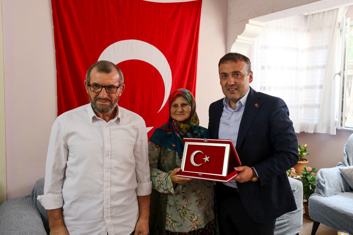 VALİMİZ FAİK OKTAY SÖZER, ŞEHİDİMİZ OSMAN ER’İN AİLESİNİ ZİYARET ETTİ