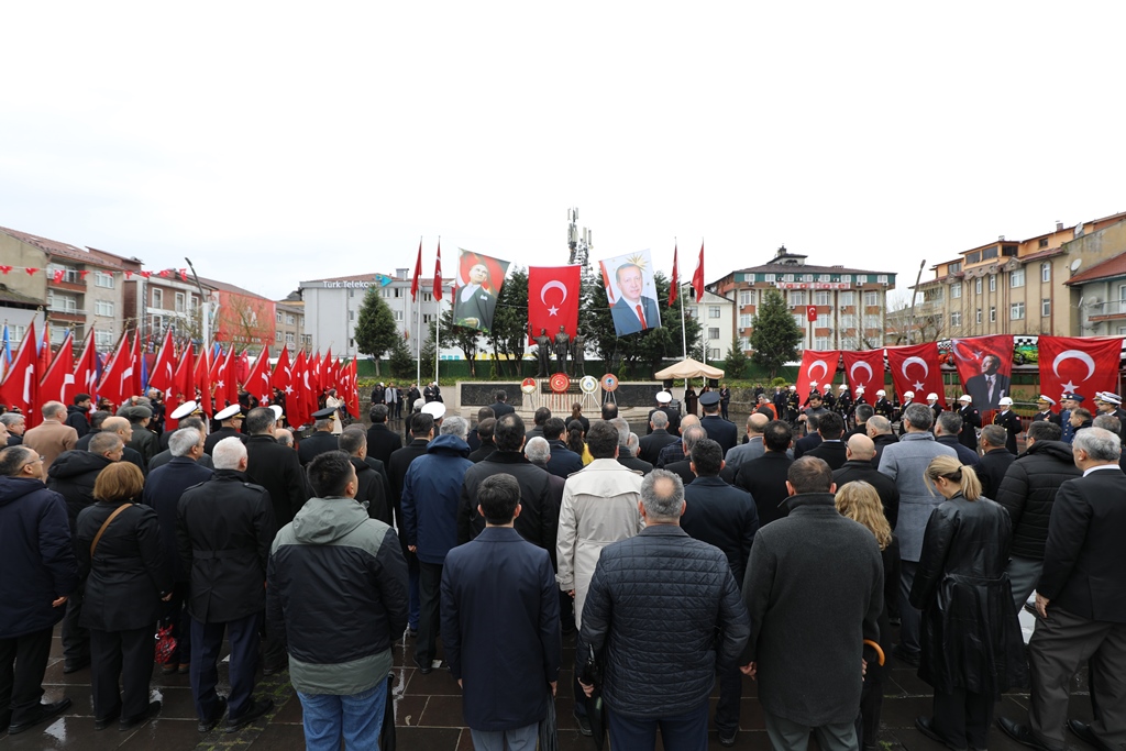 18 Mart Şehitleri Anma Günü ve Çanakkale Zaferi’nin 110. Yıl Dönümü Münasebetiyle Çelenk Sunma Töreni Gerçekleştirildi