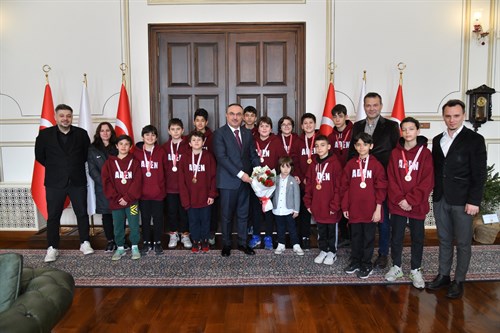 Vali Soytürk Çeşitli Spor Branşlarında Derece Almaya Hak Kazanan Öğrencileri Kabul Etti