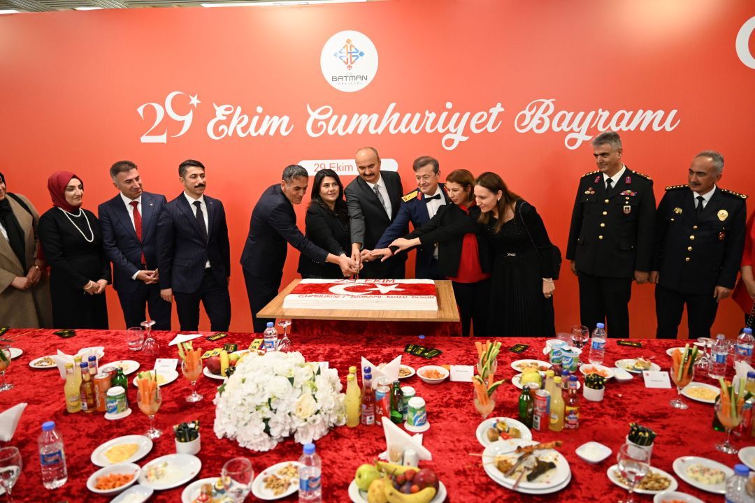 Cumhuriyetimizin Kuruluşunun 102. Yıl Dönümü Kutlamaları Kabul Töreni ile Sona Erdi