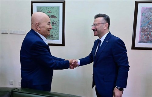 Hayırsever İş İnsanı Fethi Yılmaz Sezer Valimiz Sayın Hüseyin Aksoy’u ziyaret etti.