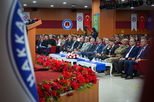 Vali Çelik, Hakkâri Üniversitesi’nde Düzenlenen TRB2 ICES 2025 4. Uluslararası Eğitim Bilimleri Kongresi’ne Katıldı