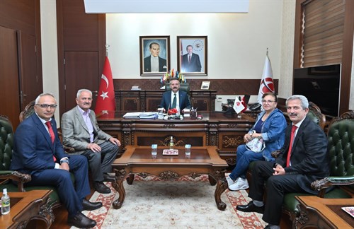 Ak Parti Odunpazarı Belediyesi Meclis Üyesi Fahri Ünlü ve beraberindekiler Valimiz Sayın Hüseyin Aksoy'u ziyaret etti.