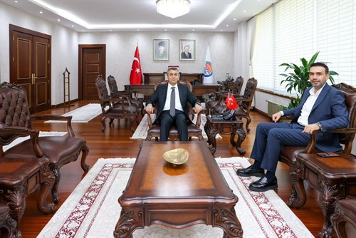 VALİMİZ SAYIN ATİLLA TOROS, ZİYARETİNE GELEN AK PARTİ İL BAŞKANI ADEM ALDEMİR İLE GÖRÜŞTÜ