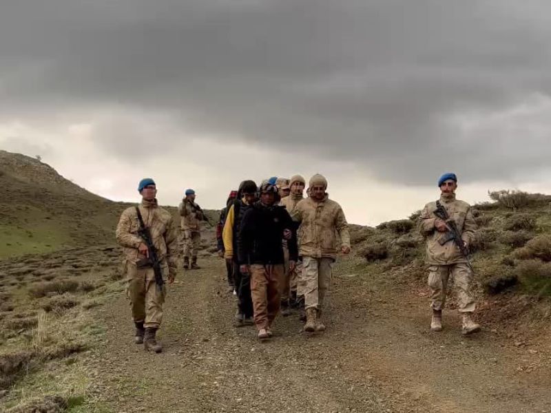62 Düzensiz Göçmen Yakalandı, 1 Kişi Tutuklandı